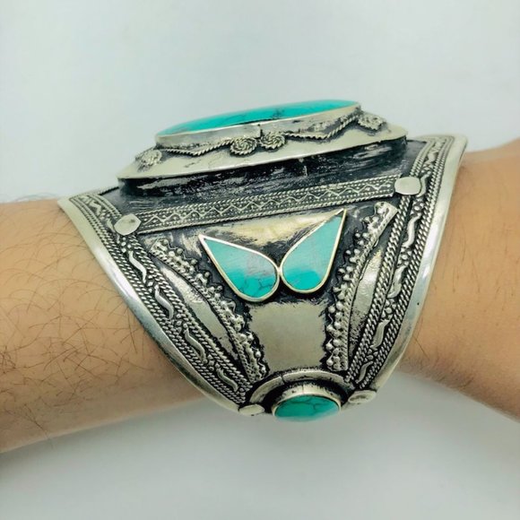 Single  Turquoise Cuff Bracelet, Vintage Cuff Bracelet, Boho Cuff, Turquoise - Picture 4 of 8